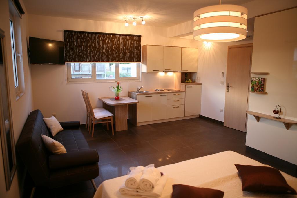 Apartments Sanja Трогир Екстериор снимка