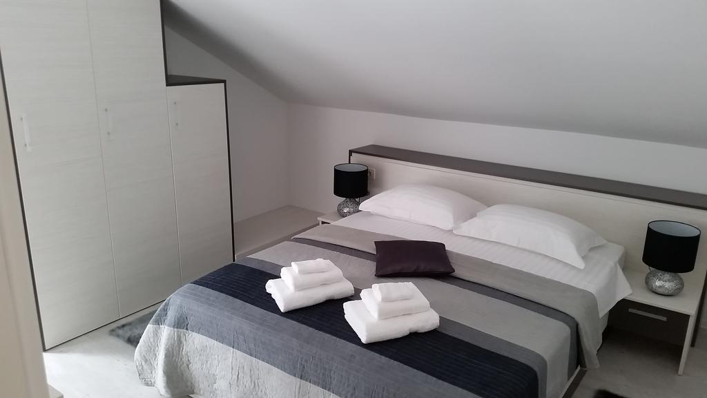 Apartments Sanja Трогир Екстериор снимка