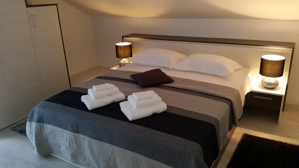Apartments Sanja Трогир Екстериор снимка