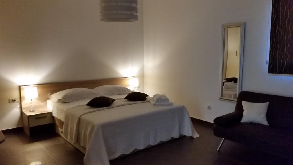 Apartments Sanja Трогир Екстериор снимка