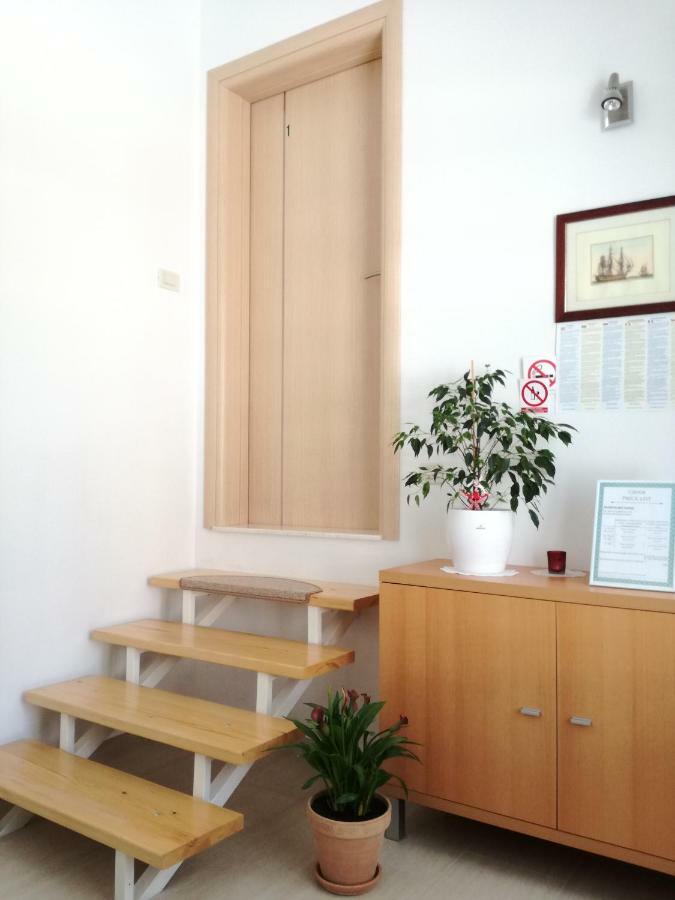 Apartments Sanja Трогир Екстериор снимка