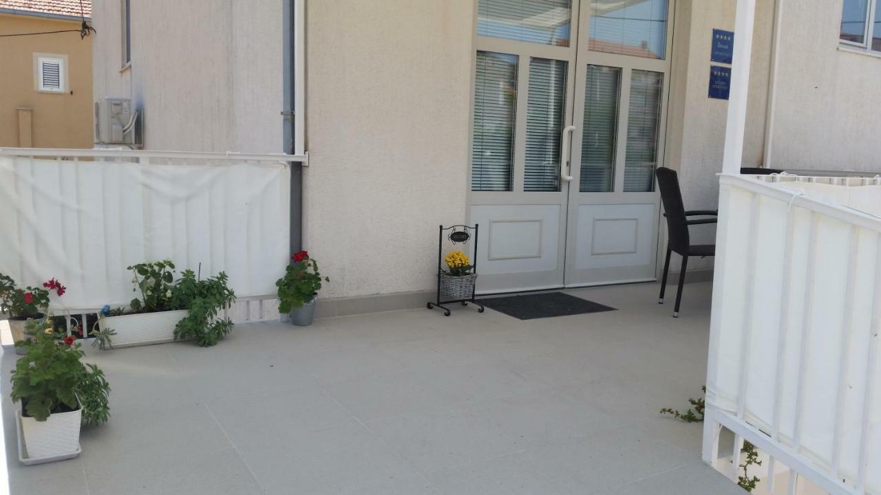 Apartments Sanja Трогир Екстериор снимка